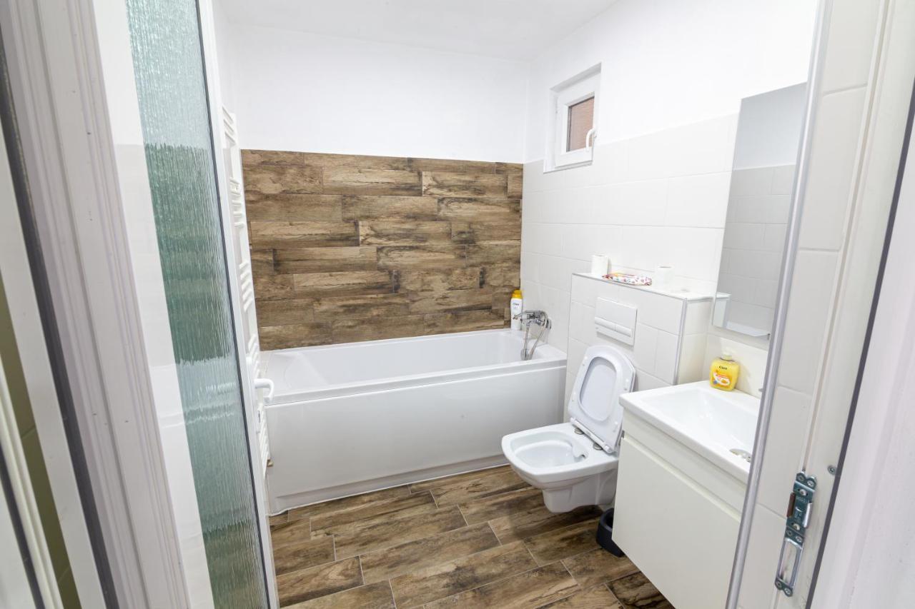 Whitehouse2 Apartment Arad Bagian luar foto